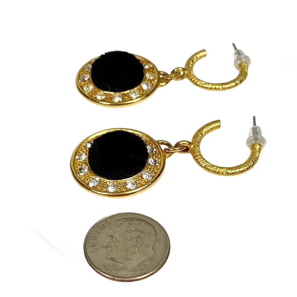 Unbranded gold tone
